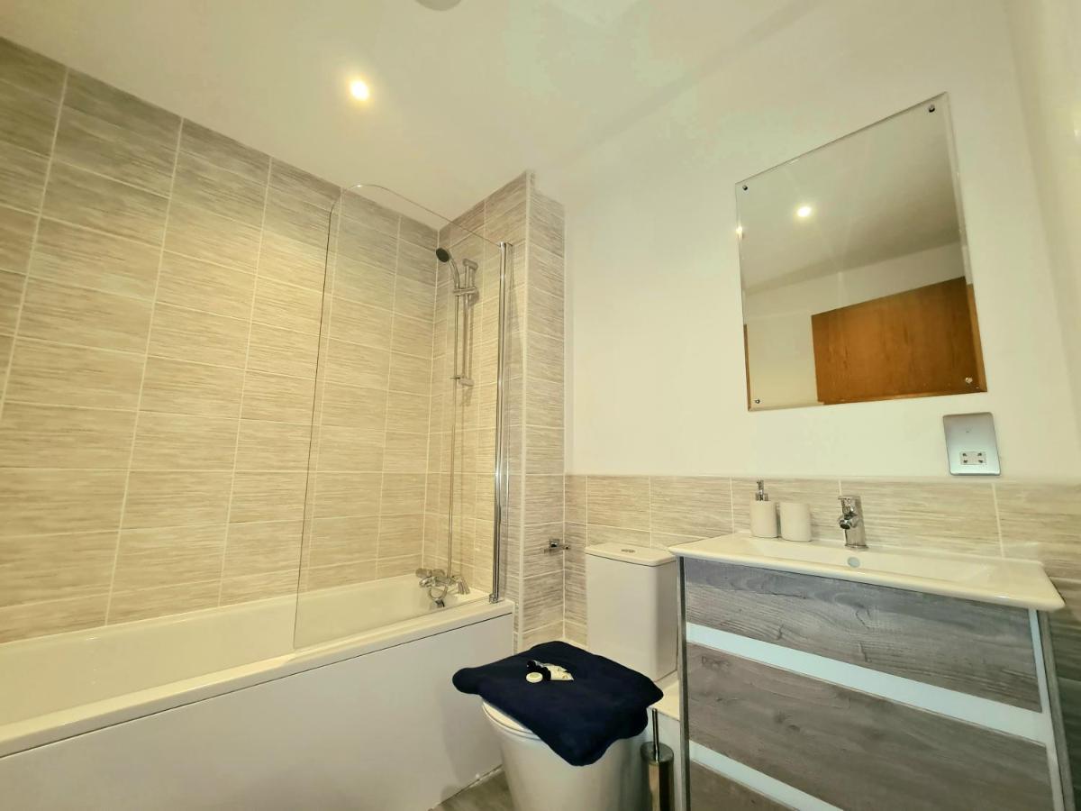 Exquisite Cosy 2-Bed Apartment In Salford Manchester Buitenkant foto