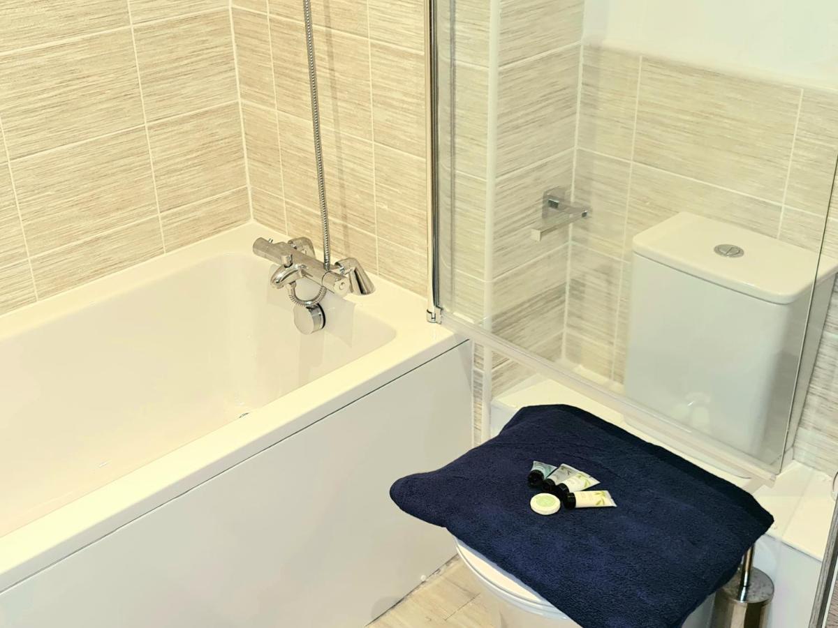 Exquisite Cosy 2-Bed Apartment In Salford Manchester Buitenkant foto