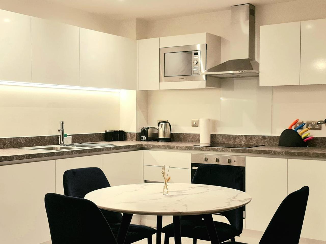 Exquisite Cosy 2-Bed Apartment In Salford Manchester Buitenkant foto