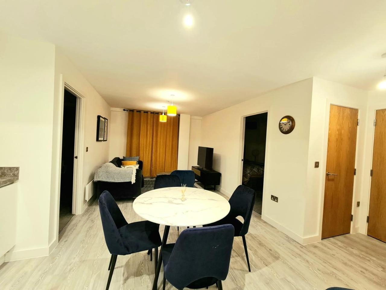 Exquisite Cosy 2-Bed Apartment In Salford Manchester Buitenkant foto