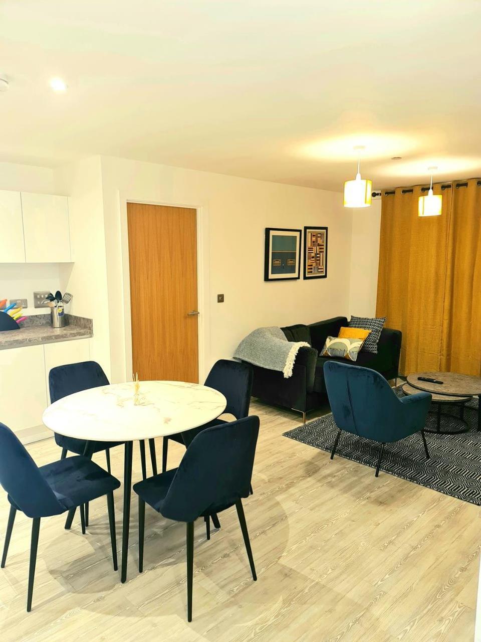 Exquisite Cosy 2-Bed Apartment In Salford Manchester Buitenkant foto